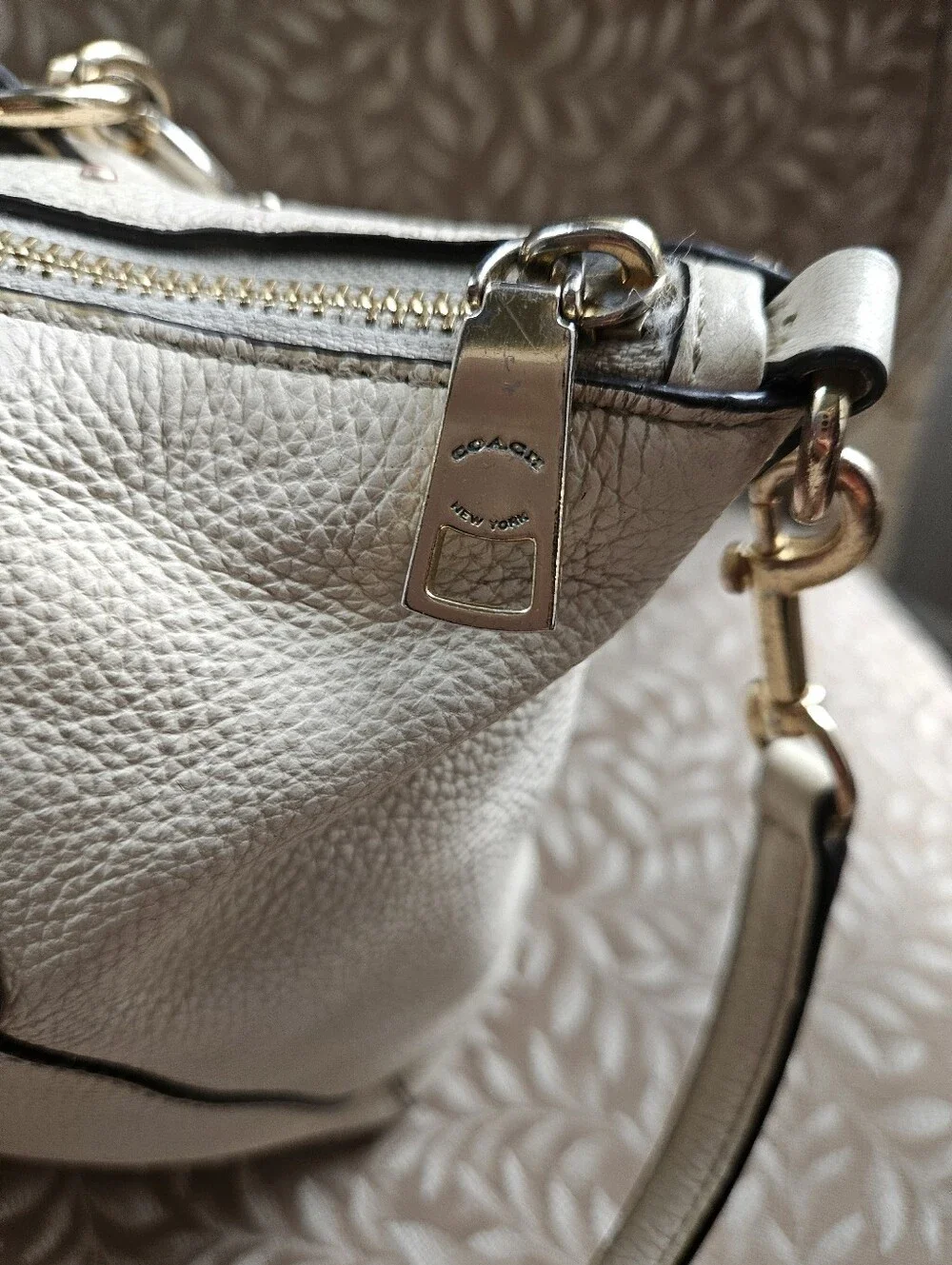 EUC Coach Small Leather Stardust Kelsey Satchel Crossbody In Chalk White